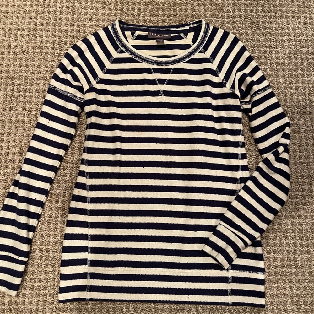 Womens A Pea In A Pod Long-Sleeve Maternity Shirt in size XS